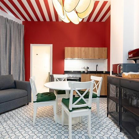 The Little Village Apartments Valenza Esterno foto
