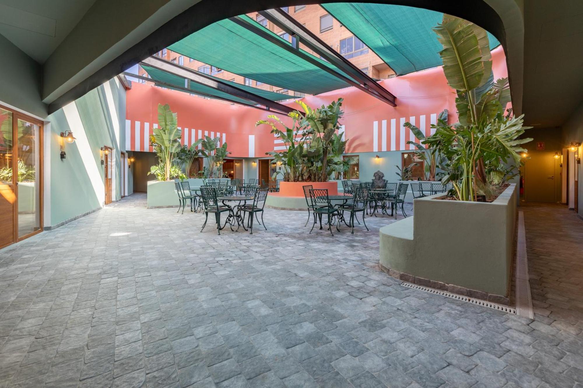 The Little Village Apartments Valenza Esterno foto