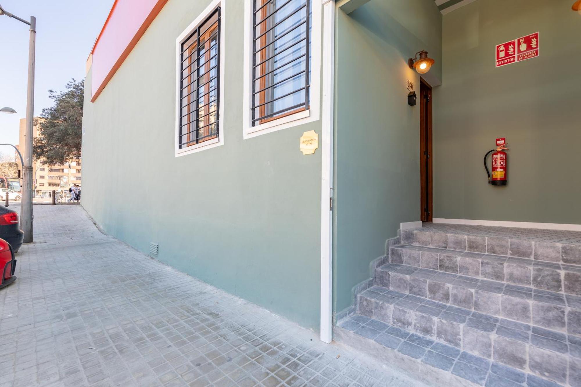 The Little Village Apartments Valenza Esterno foto