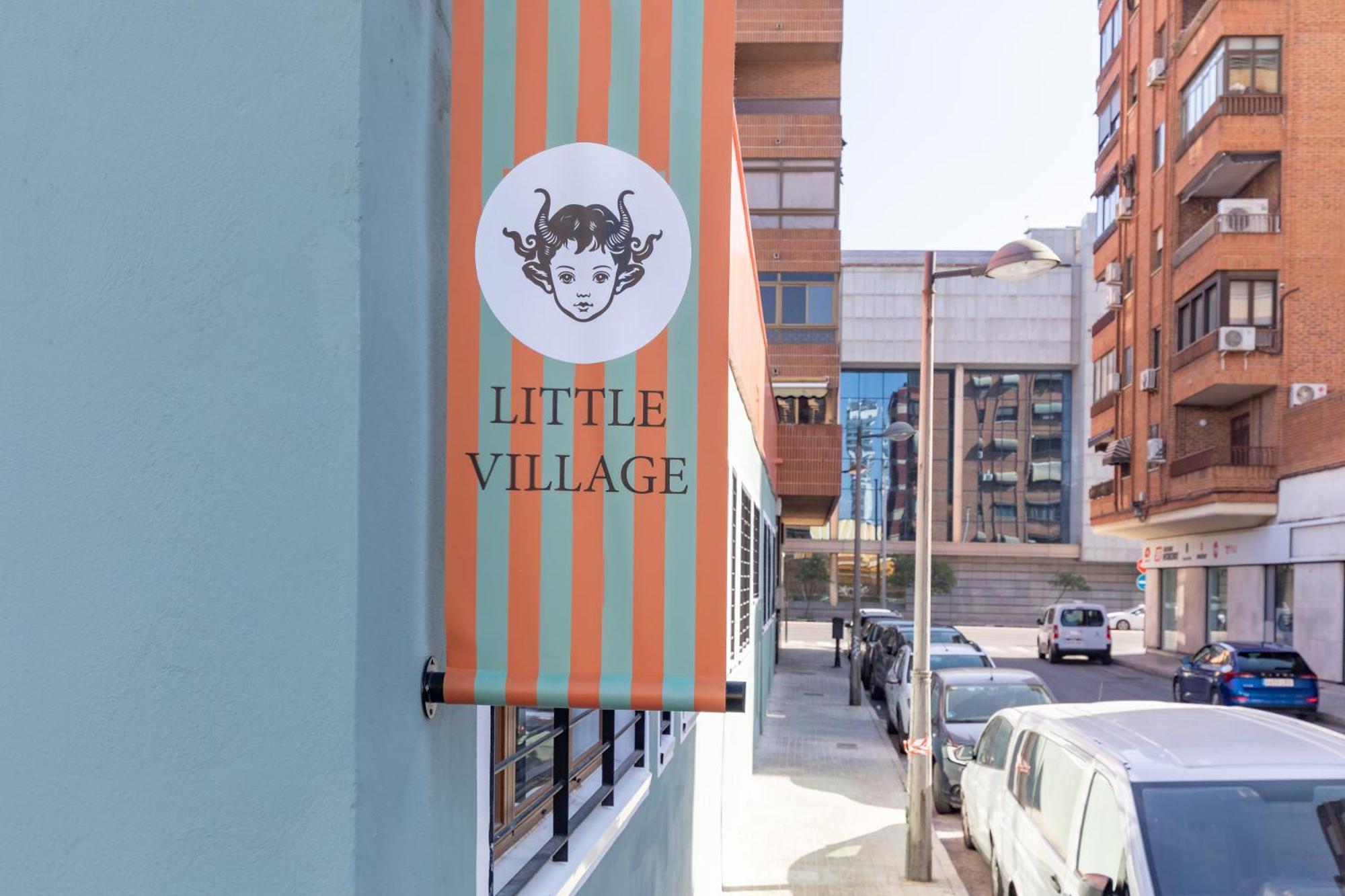 The Little Village Apartments Valenza Esterno foto