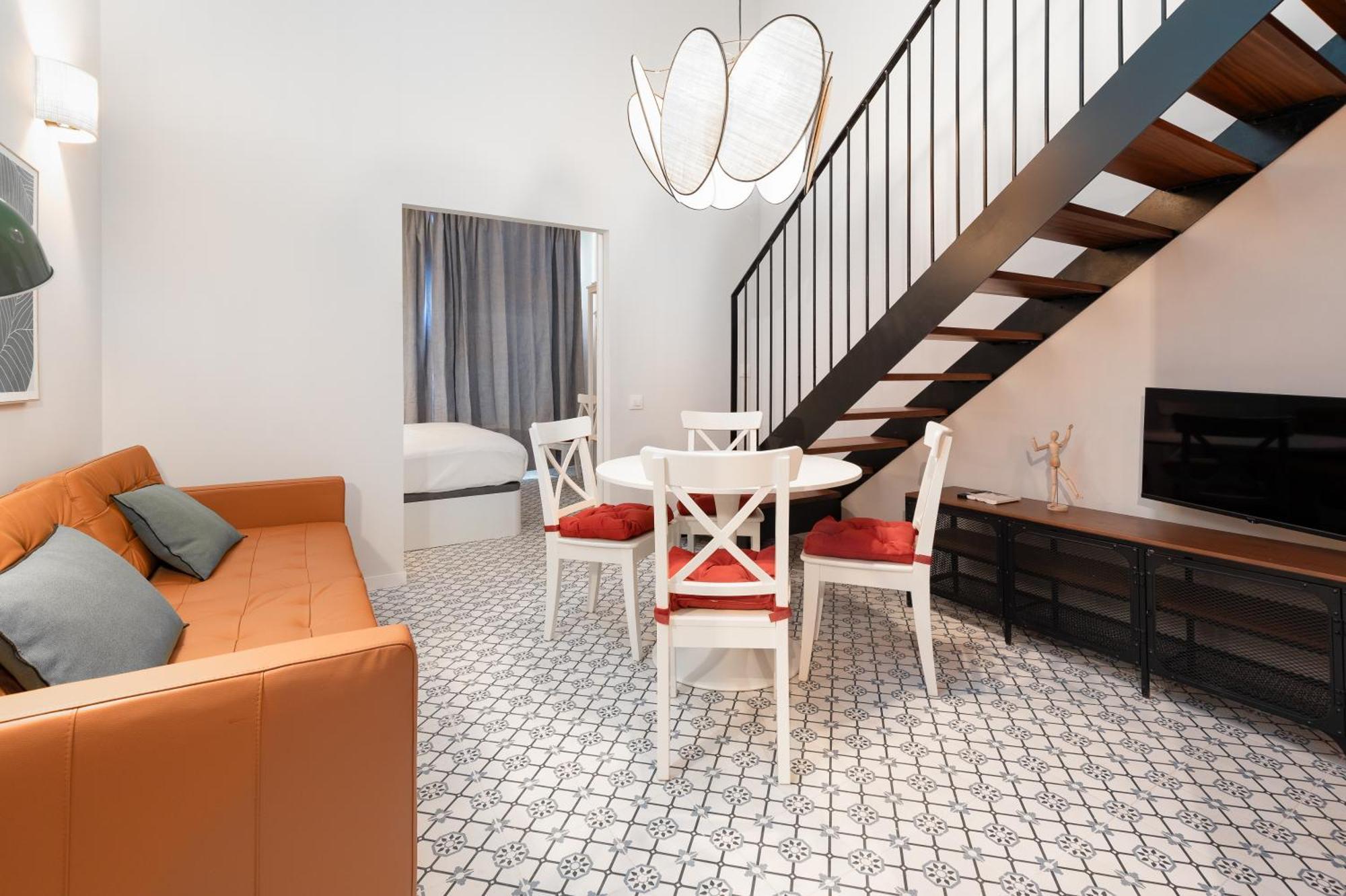 The Little Village Apartments Valenza Esterno foto