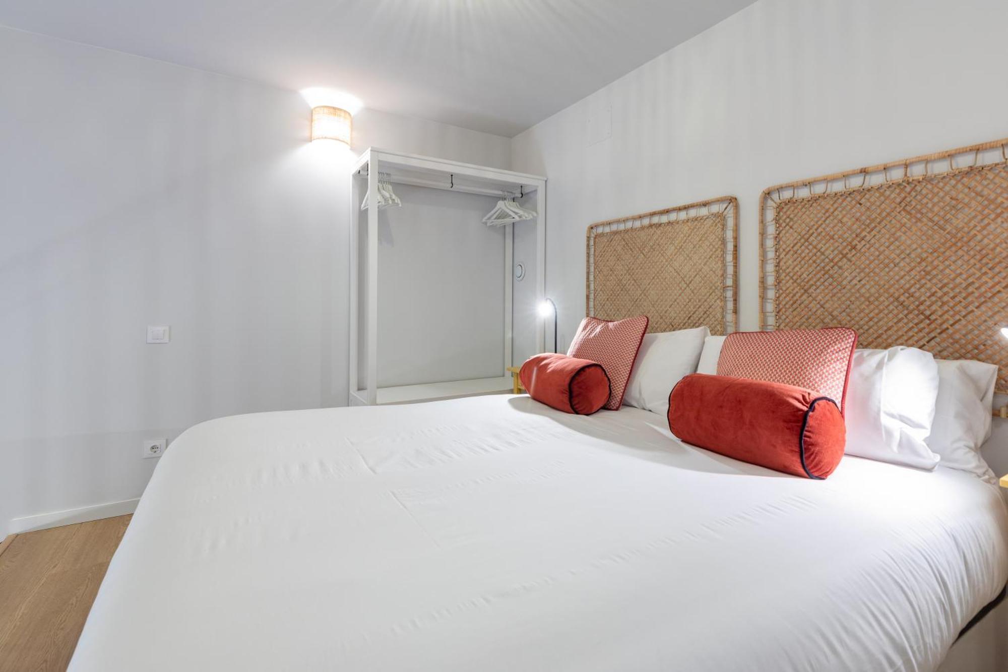 The Little Village Apartments Valenza Esterno foto