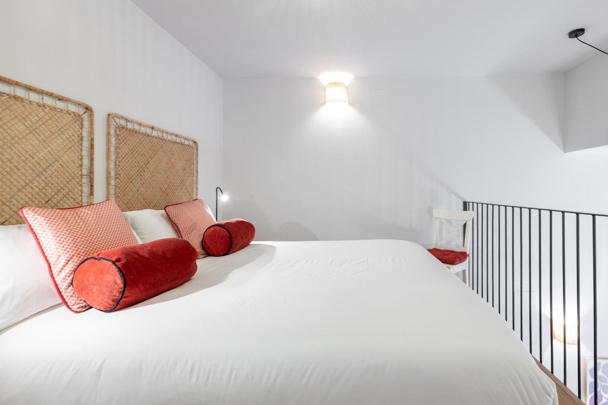 The Little Village Apartments Valenza Esterno foto